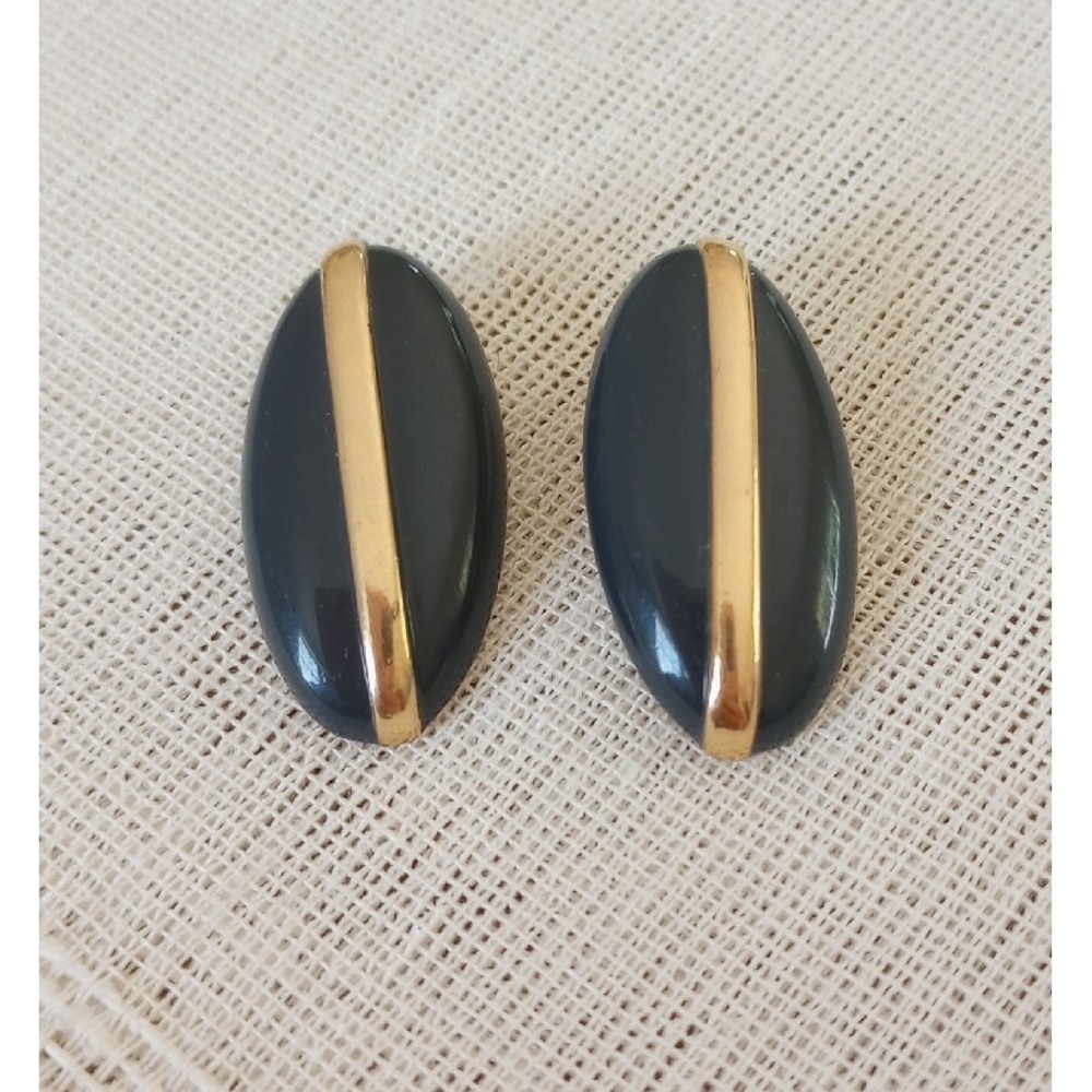 VTG Trifari Navy Enamel/Gold Tone Minimalist Clip On Earrings